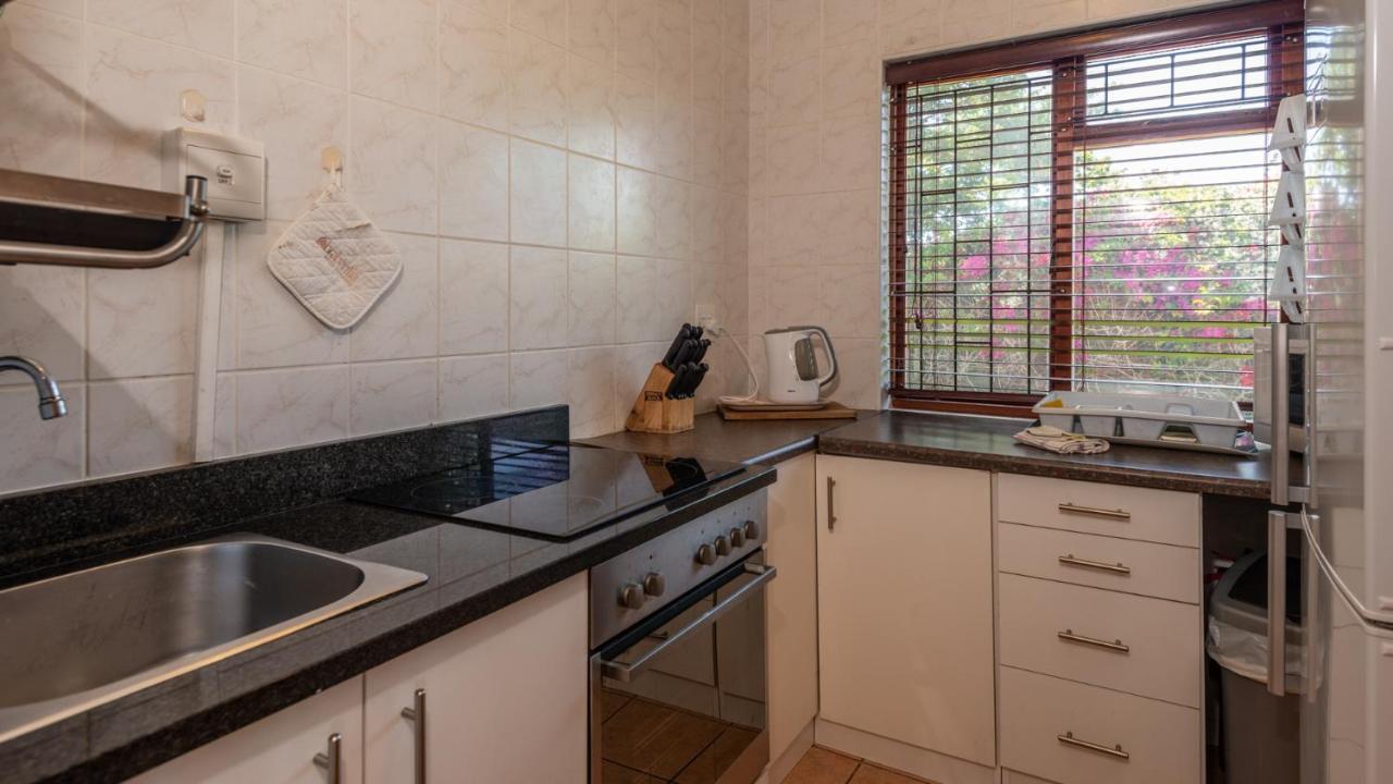 Brown Jug Guest House Херманус Экстерьер фото
